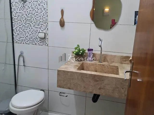 Casa com 120m² 2 quartos e 1 banheiro, à venda ou para alugar, no bairro Jardim Casa Grande II em Arapongas