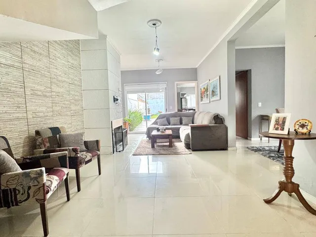 Casa com 180m² 3 quartos e 2 banheiros, à venda, no bairro Areal em Pelotas