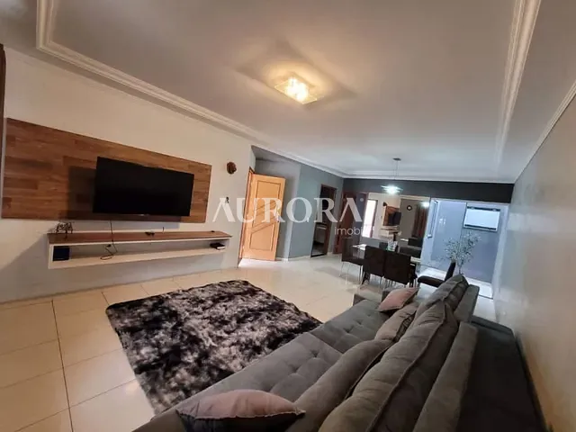 Casa com 300m² 3 quartos e 3 banheiros, à venda, no bairro C. H. São Pedro em Londrina