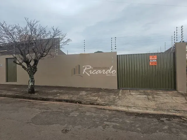Casa 3 quartos e 3 banheiros, para alugar, no bairro Vila Araponguinha em Arapongas
