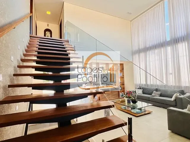 Casa com 450m² 4 quartos e 6 banheiros, à venda ou para alugar, no bairro Vila Helena em Atibaia
