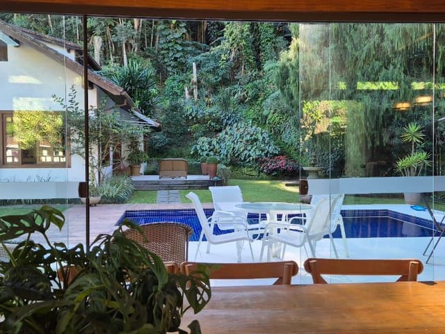 Casa com 4500m² 4 quartos e 4 banheiros, à venda, no bairro Quitandinha em Petrópolis