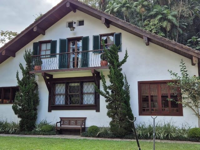 Casa com 4500m² 4 quartos e 4 banheiros, à venda, no bairro Quitandinha em Petrópolis