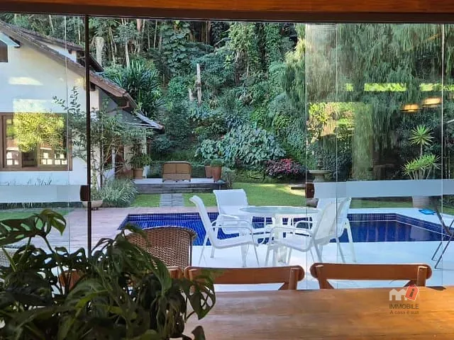 Casa com 4500m² 4 quartos e 4 banheiros, à venda, no bairro Quitandinha em Petrópolis