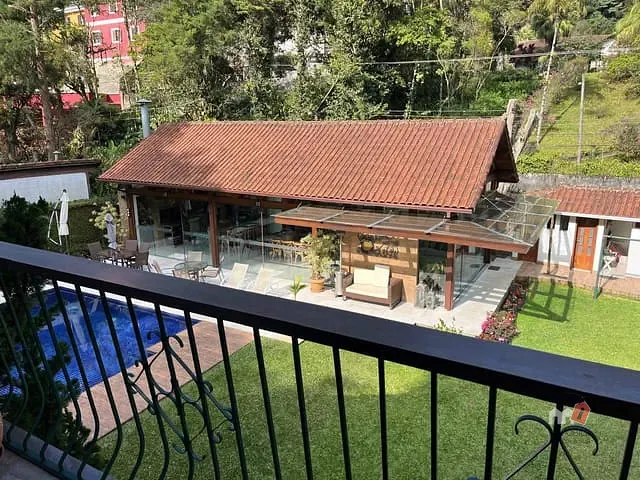 Casa com 4500m² 4 quartos e 4 banheiros, à venda, no bairro Quitandinha em Petrópolis