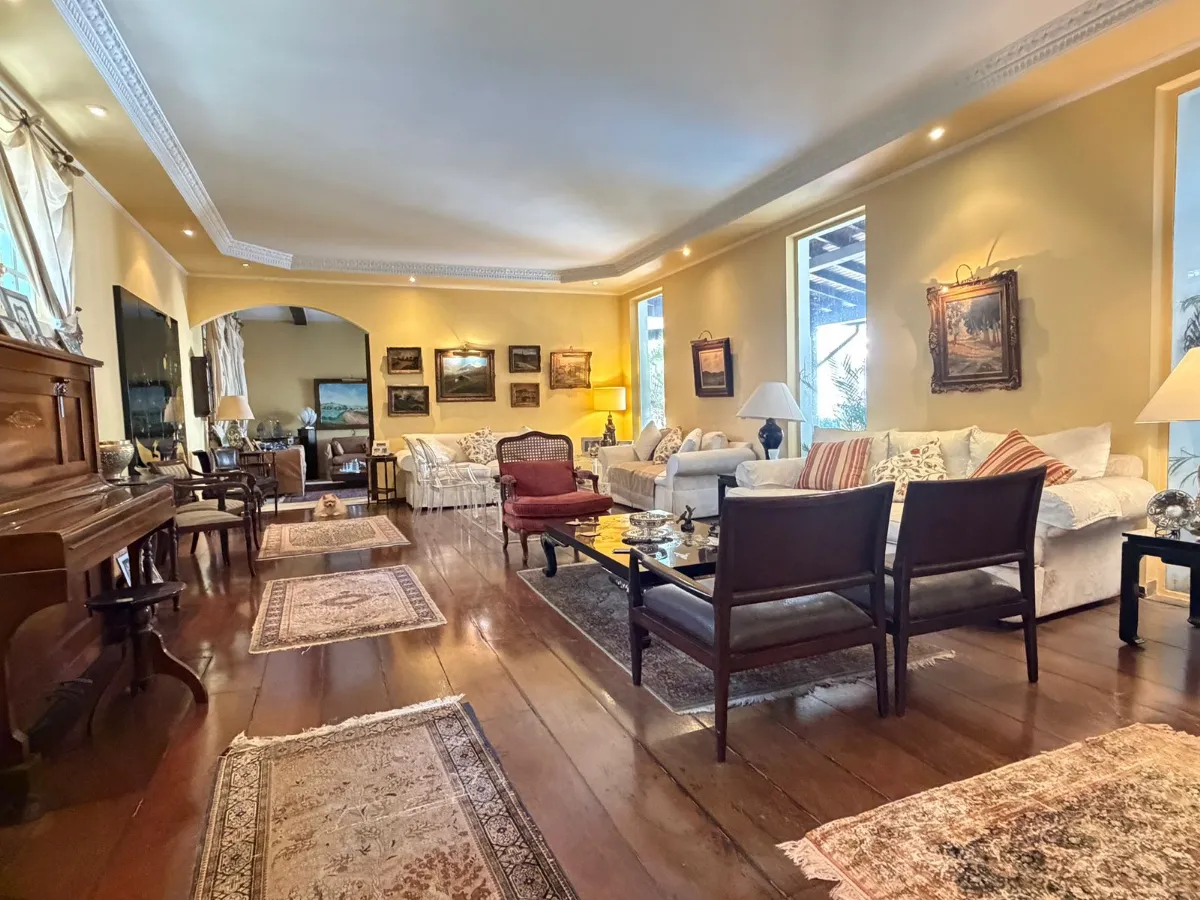 Casa para venda em Jardim Morumbi com 4 quartos, sendo 2 suítes, 809m²