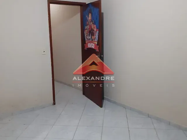 Casa com 125m² 3 quartos e 1 banheiro, à venda, no bairro Jardim Castanheira em São José dos Campos