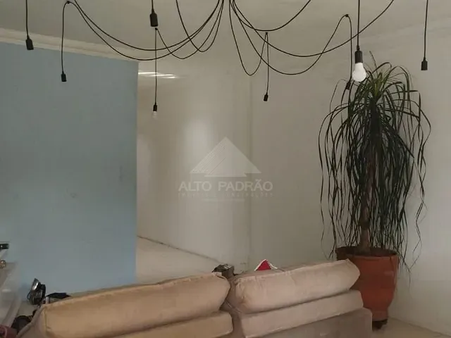 Casa com 300m² 5 quartos e 3 banheiros, à venda, no bairro Jardim Zaira em Mauá