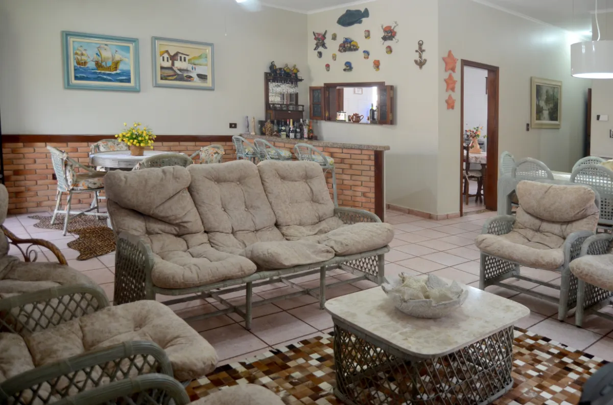 Casa para venda em Vila Anhaguera com 7 quartos, sendo 2 suítes, 284m²