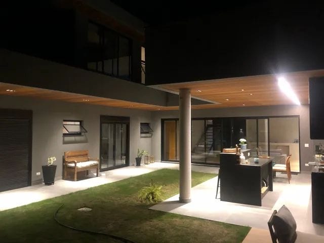 Casa com 600m² 3 quartos e 6 banheiros, à venda, no bairro Condomínio Residencial Colinas do Paratehy em São José dos Campos