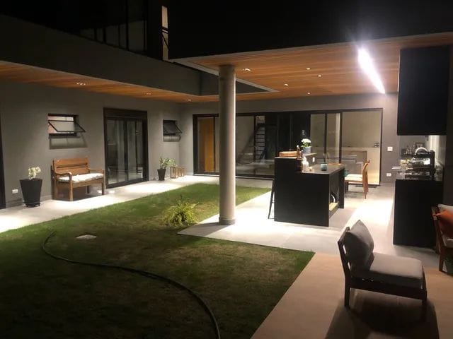 Casa com 600m² 3 quartos e 6 banheiros, à venda, no bairro Condomínio Residencial Colinas do Paratehy em São José dos Campos