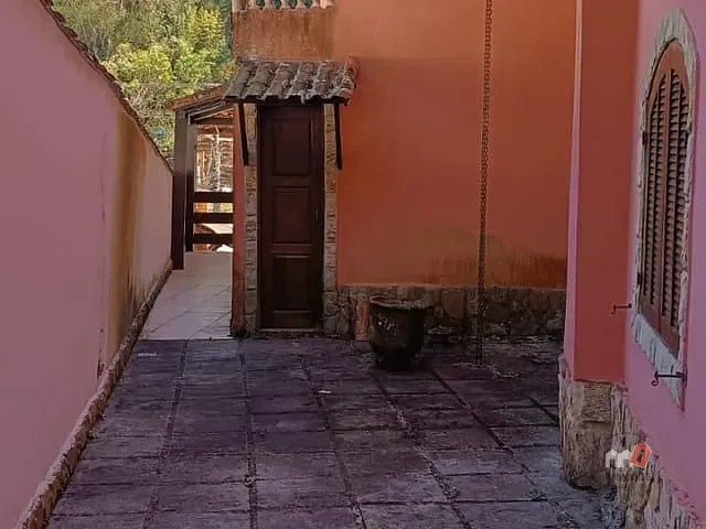 Casa com 5900m² 10 quartos e 2 banheiros, à venda, no bairro Vila Militar em Petrópolis