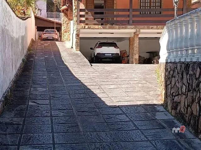 Casa com 5900m² 10 quartos e 2 banheiros, à venda, no bairro Vila Militar em Petrópolis