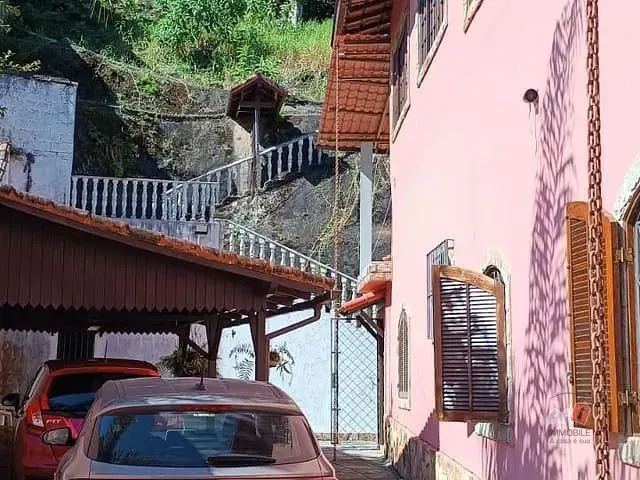 Casa com 5900m² 10 quartos e 2 banheiros, à venda, no bairro Vila Militar em Petrópolis