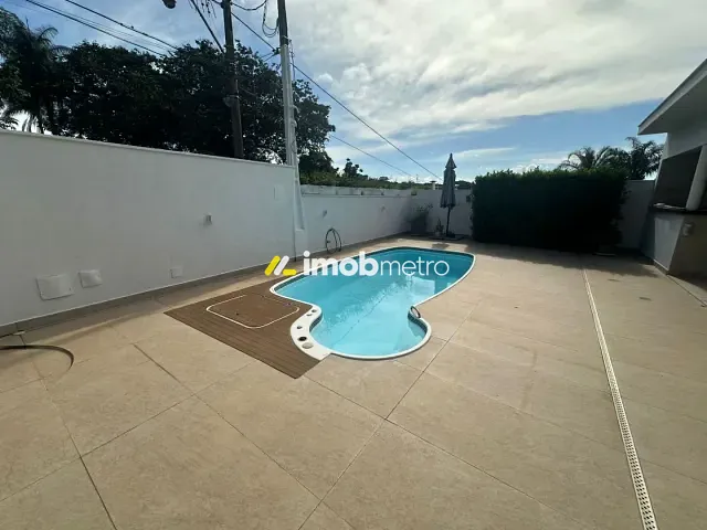 Casa com 455m² 4 quartos e 6 banheiros, à venda ou para alugar, no bairro Bairro Das Palmeiras em Campinas