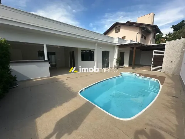 Casa com 455m² 4 quartos e 6 banheiros, à venda ou para alugar, no bairro Bairro Das Palmeiras em Campinas