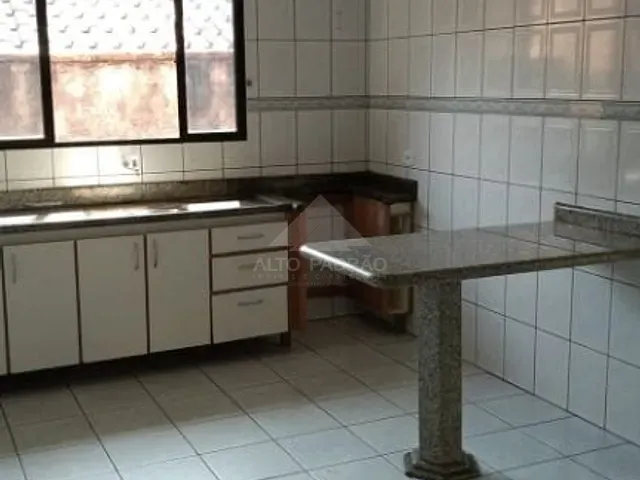 Casa com 330m² 3 quartos e 1 banheiro, à venda, no bairro Vila Nossa Senhora das Vitórias em Mauá