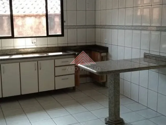 Casa com 330m² 3 quartos e 1 banheiro, à venda, no bairro Vila Nossa Senhora das Vitórias em Mauá