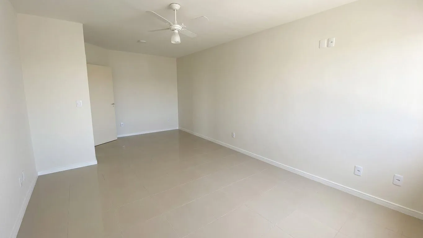 Casa à venda na Av. Duque de Caxias, Fragata - 256 m², 3 quartos (sendo 1 suíte), lareira, espaço gourmet e amplo pátio.