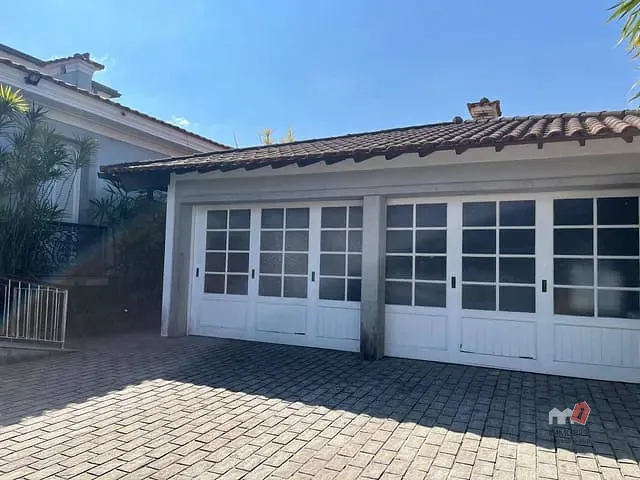 Casa com 700m² 5 quartos e 8 banheiros, à venda, no bairro Centro em Petrópolis