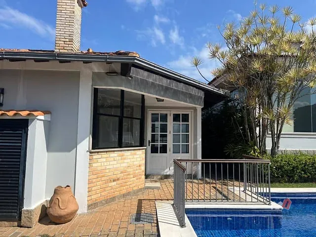 Casa com 700m² 5 quartos e 8 banheiros, à venda, no bairro Centro em Petrópolis