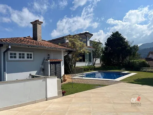 Casa com 700m² 5 quartos e 8 banheiros, à venda, no bairro Centro em Petrópolis