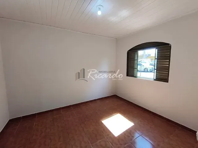 Casa 3 quartos e 1 banheiro, para alugar, no bairro Centro em Arapongas