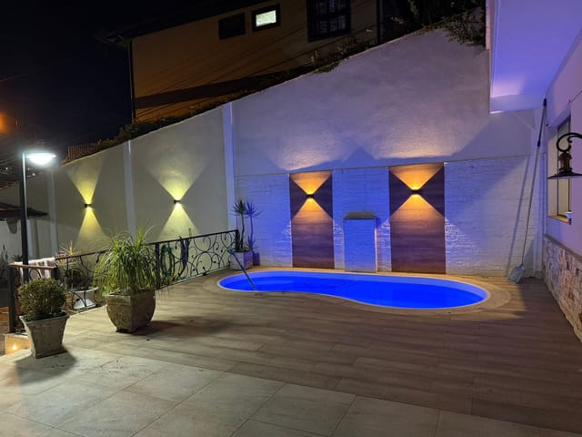 Casa com 760m² 4 quartos e 4 banheiros, à venda, no bairro Duarte Silveira em Petrópolis