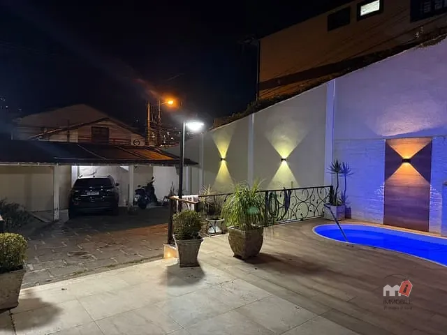 Casa com 760m² 4 quartos e 4 banheiros, à venda, no bairro Duarte Silveira em Petrópolis