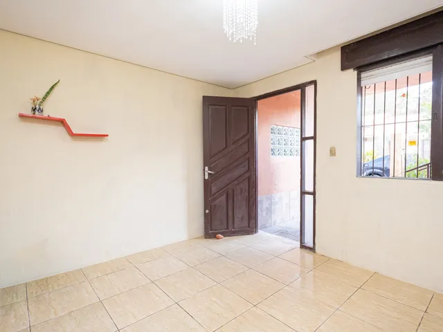 Casa com 150m² 5 quartos e 2 banheiros, à venda, no bairro Três Vendas em Pelotas