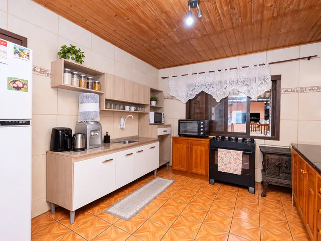 Casa com 150m² 5 quartos e 2 banheiros, à venda, no bairro Três Vendas em Pelotas