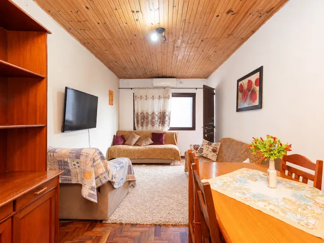 Casa com 150m² 5 quartos e 2 banheiros, à venda, no bairro Três Vendas em Pelotas
