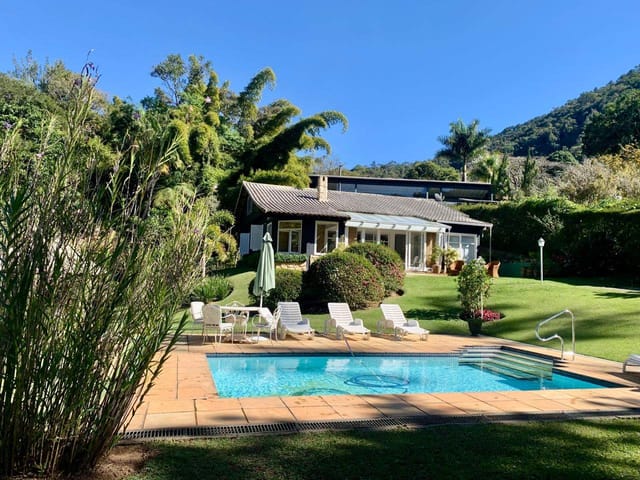 Casa com 2230m² 4 quartos e 5 banheiros, à venda, no bairro Vale do Cuiabá em Petrópolis