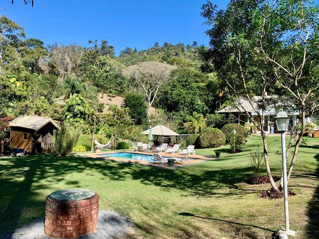 Casa com 2230m² 4 quartos e 5 banheiros, à venda, no bairro Vale do Cuiabá em Petrópolis