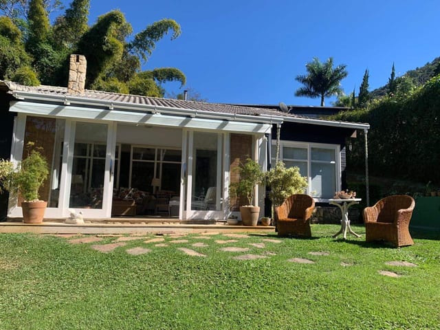 Casa com 2230m² 4 quartos e 5 banheiros, à venda, no bairro Vale do Cuiabá em Petrópolis