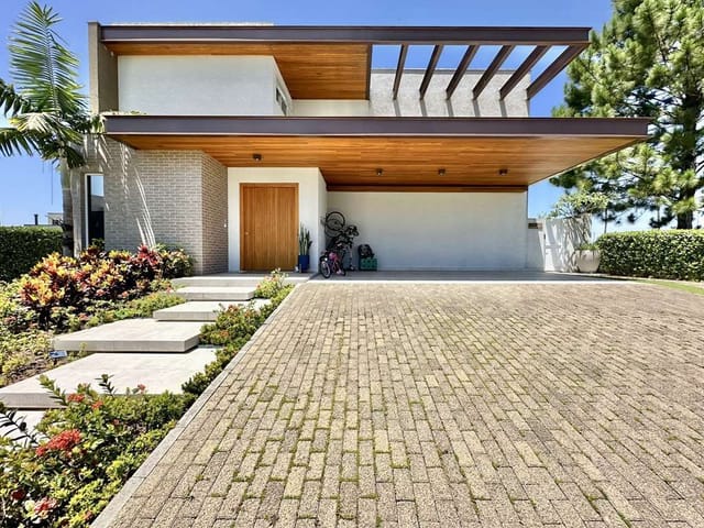 Casa com 525m² 4 quartos e 5 banheiros, à venda, no bairro Granja Viana em Carapicuíba