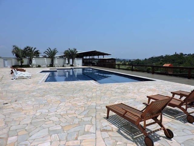 Casa com 525m² 4 quartos e 5 banheiros, à venda, no bairro Granja Viana em Carapicuíba