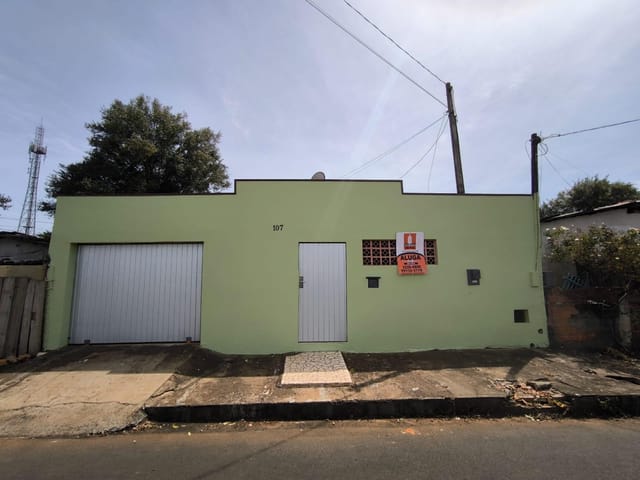 Locação - Casa com 2 quartos, 1 vaga de garagem, 123 m² - Uvaranas, Ponta Grossa.