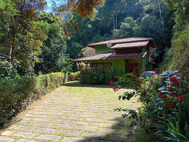 Casa com 1600m² 3 quartos e 4 banheiros, à venda, no bairro Araras em Petrópolis
