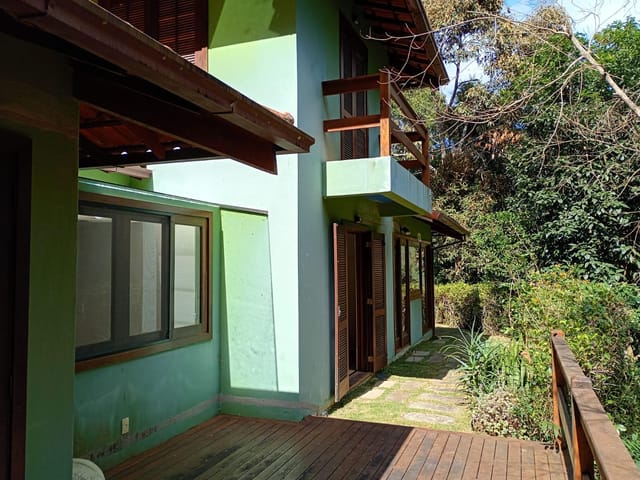 Casa com 1600m² 3 quartos e 4 banheiros, à venda, no bairro Araras em Petrópolis