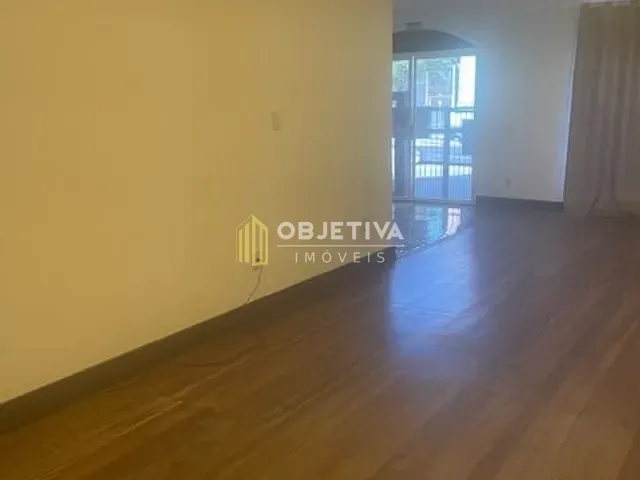 Casa com 220m², à venda ou para alugar, no bairro Jardim Botânico em Porto Alegre