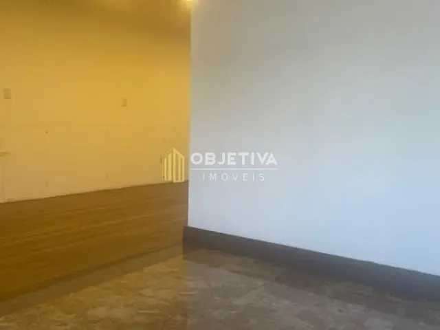 Casa com 220m², à venda ou para alugar, no bairro Jardim Botânico em Porto Alegre