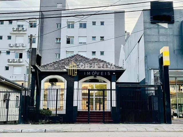 Casa com 220m², à venda ou para alugar, no bairro Jardim Botânico em Porto Alegre