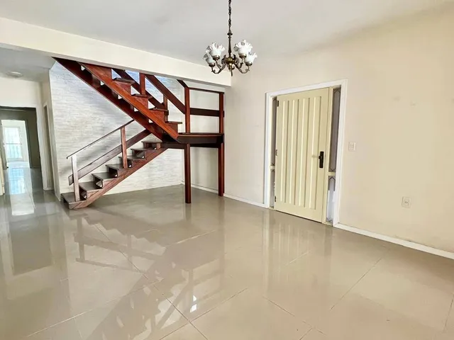 Casa com 222m² 3 quartos e 2 banheiros, à venda, no bairro Areal em Pelotas