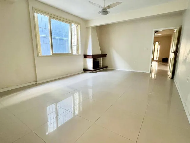 Casa com 222m² 3 quartos e 2 banheiros, à venda, no bairro Areal em Pelotas