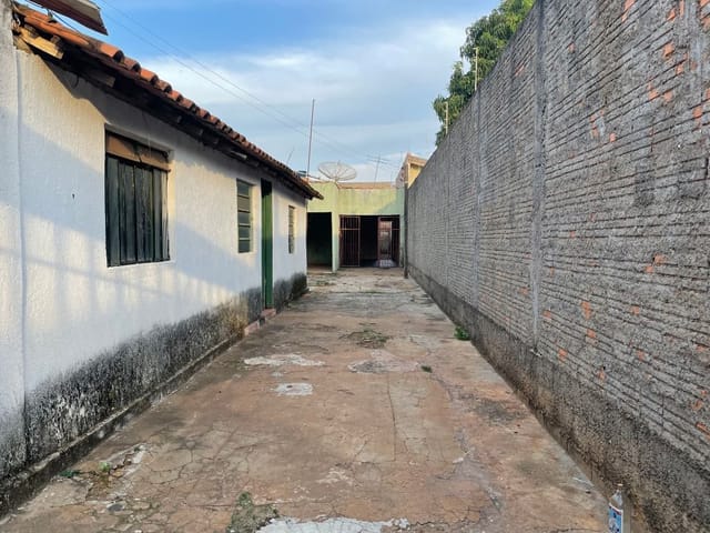 Foto do Casa - Casa com 1 dormitório para alugar, 68 m² por R$ 500,00/mês - Vila São Vicente - Uberaba/MG | ZUCATO IMOBILIARIA LTDA