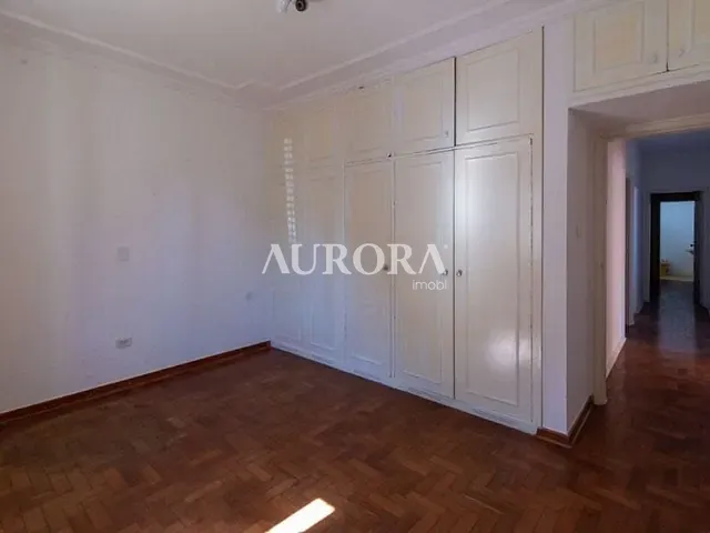 Casa com 330m² 4 quartos e 4 banheiros, à venda, no bairro Petrópolis em Londrina