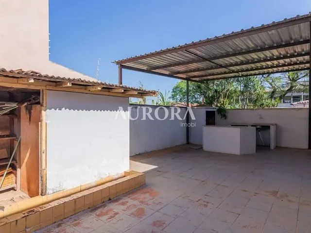 Casa com 330m² 4 quartos e 4 banheiros, à venda, no bairro Petrópolis em Londrina
