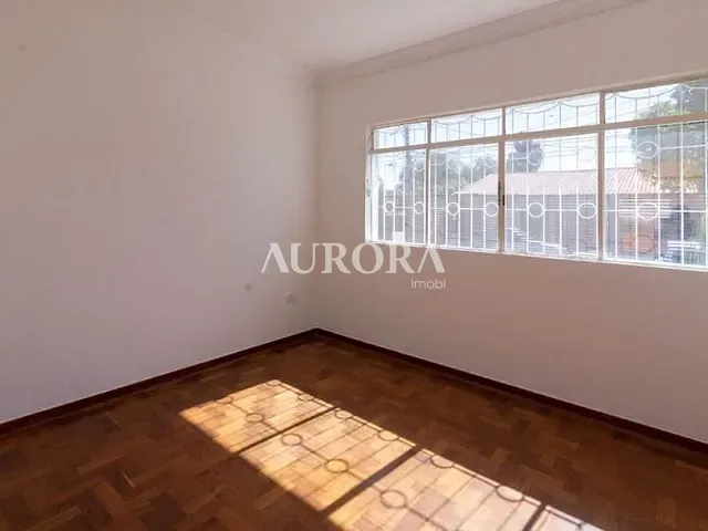 Casa com 330m² 4 quartos e 4 banheiros, à venda, no bairro Petrópolis em Londrina