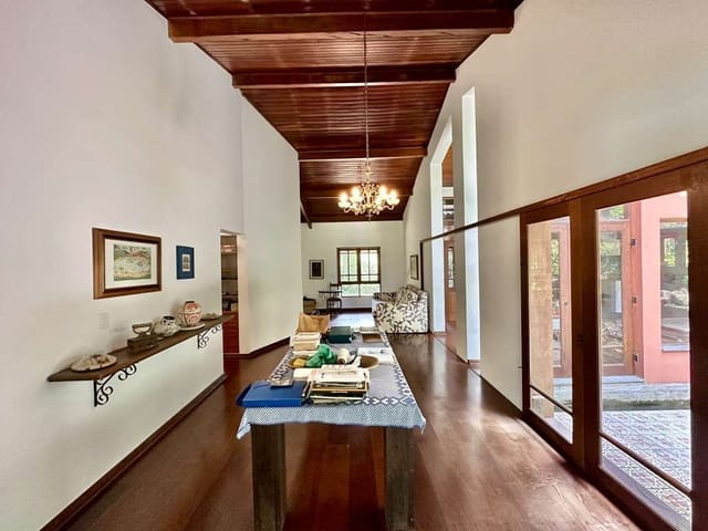 Casa com 1400m² 4 quartos e 5 banheiros, à venda, no bairro Recanto Inpla em Carapicuíba